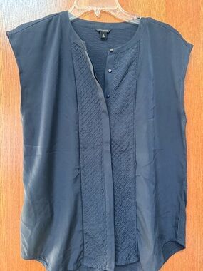 Ann Taylor Navy Textured Front Cap Sleeve Blouse Size Medium